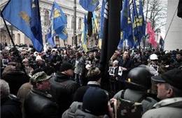 Mỹ, Anh khuyến cáo không nên đến Ukraine 